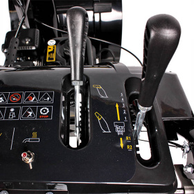 Снегоуборщик бензиновый CHAMPION ST662E